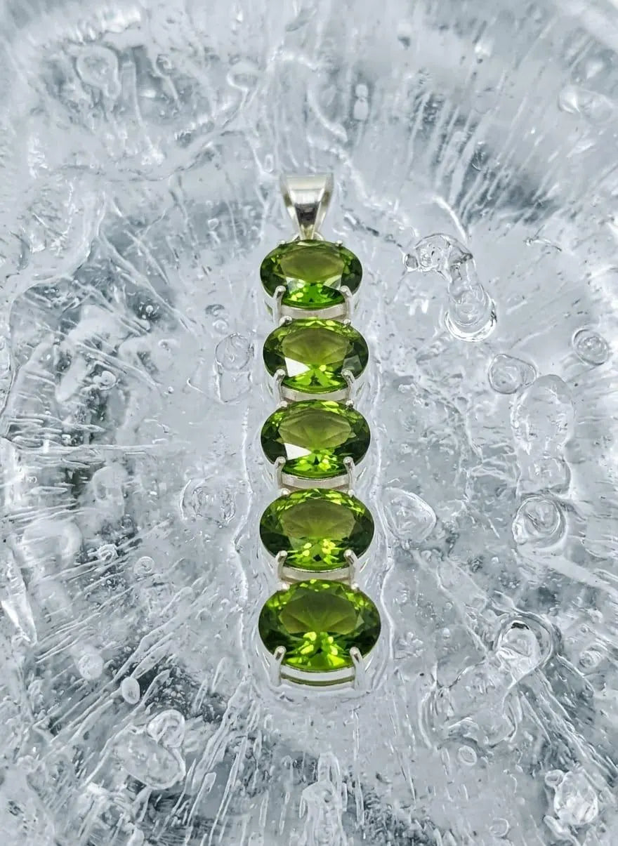 "Handcrafted 925 Silver Statement Pendant – Elegant Five-Stone Oval Green Gemstone Necklace"