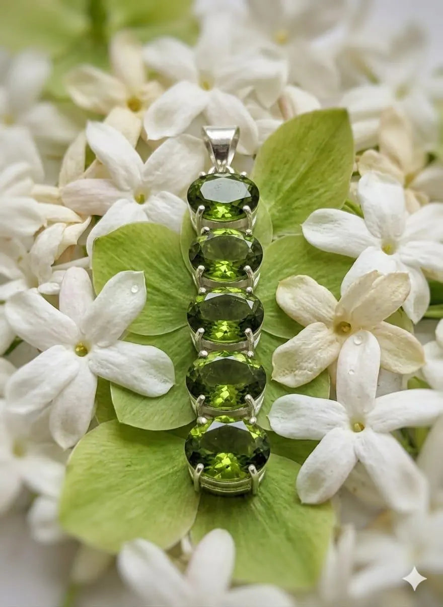 "Handcrafted 925 Silver Statement Pendant – Elegant Five-Stone Oval Green Gemstone Necklace"